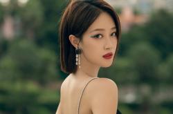 英雄联盟总决赛赛程-德甲争冠夜惊现锡安式暴力美学，他用橄榄球的身体踢着最锋利的足球