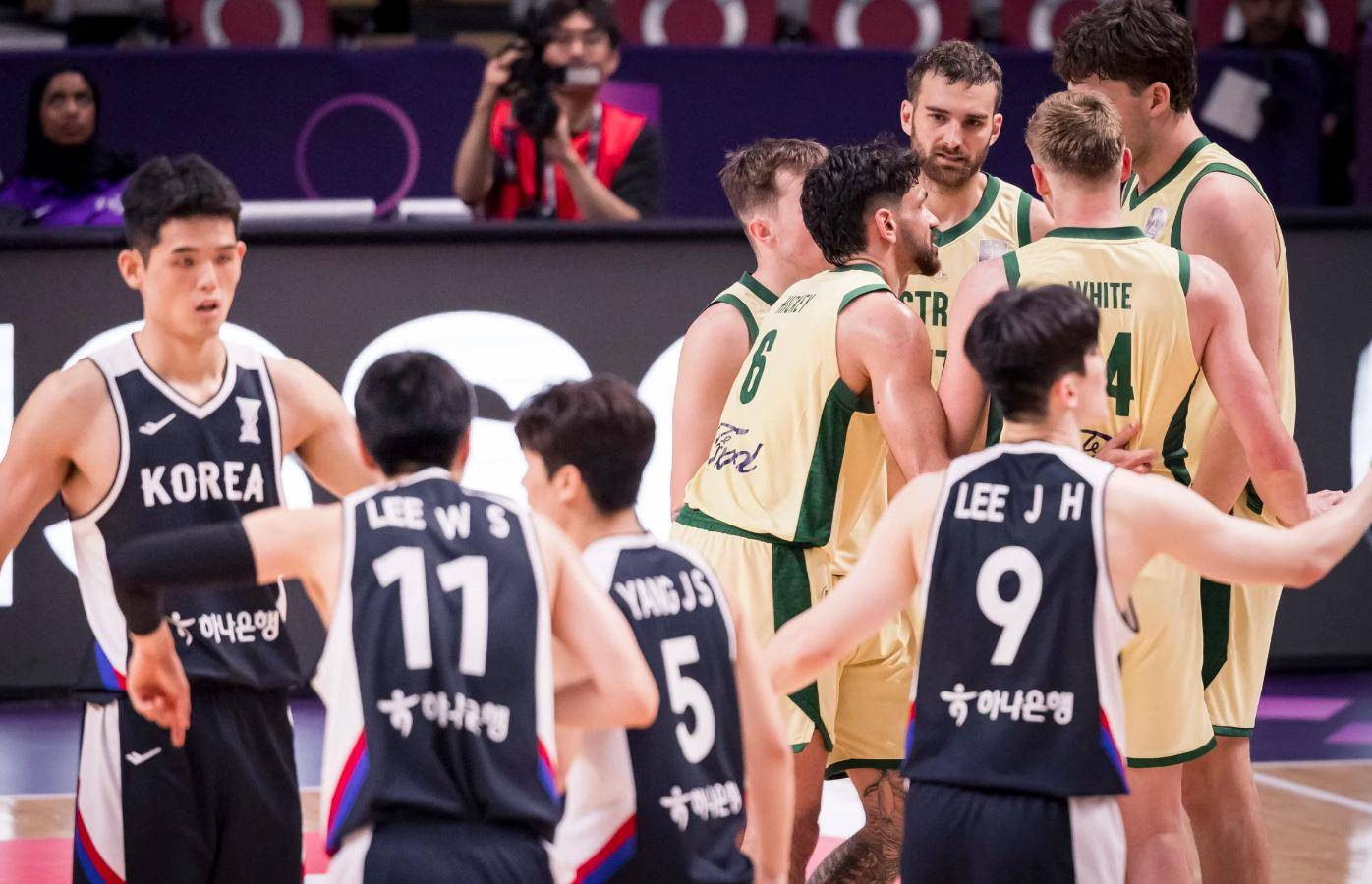 球队在国际篮球比赛中击败对手 球队在国际篮球比赛中击败对手