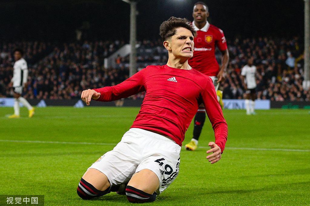 关于拜仁慕尼黑曼联大逆转，球员士气高涨获胜的信息