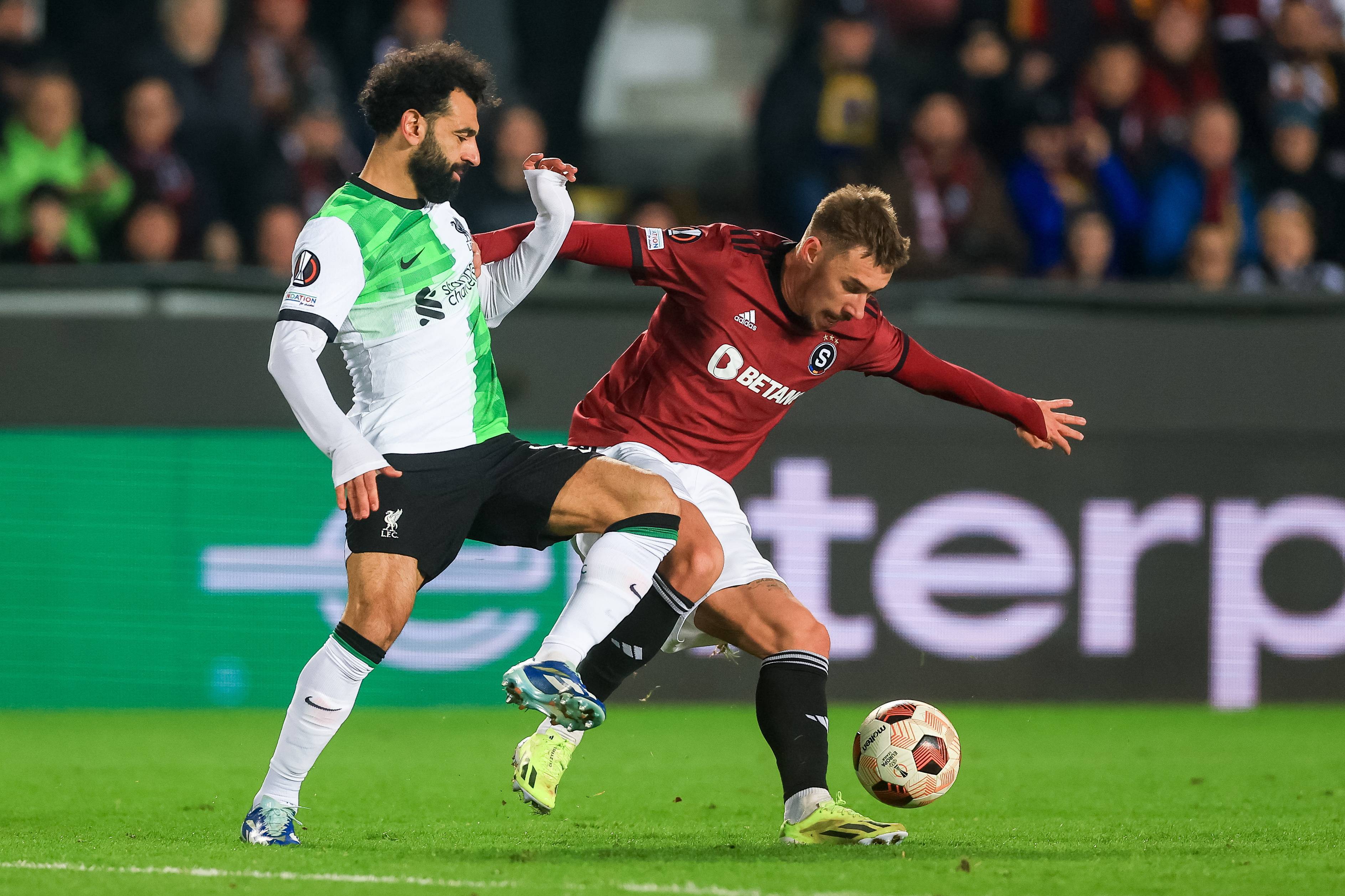 意大利足球联赛疯狂展开，球员身手敏捷的简单介绍