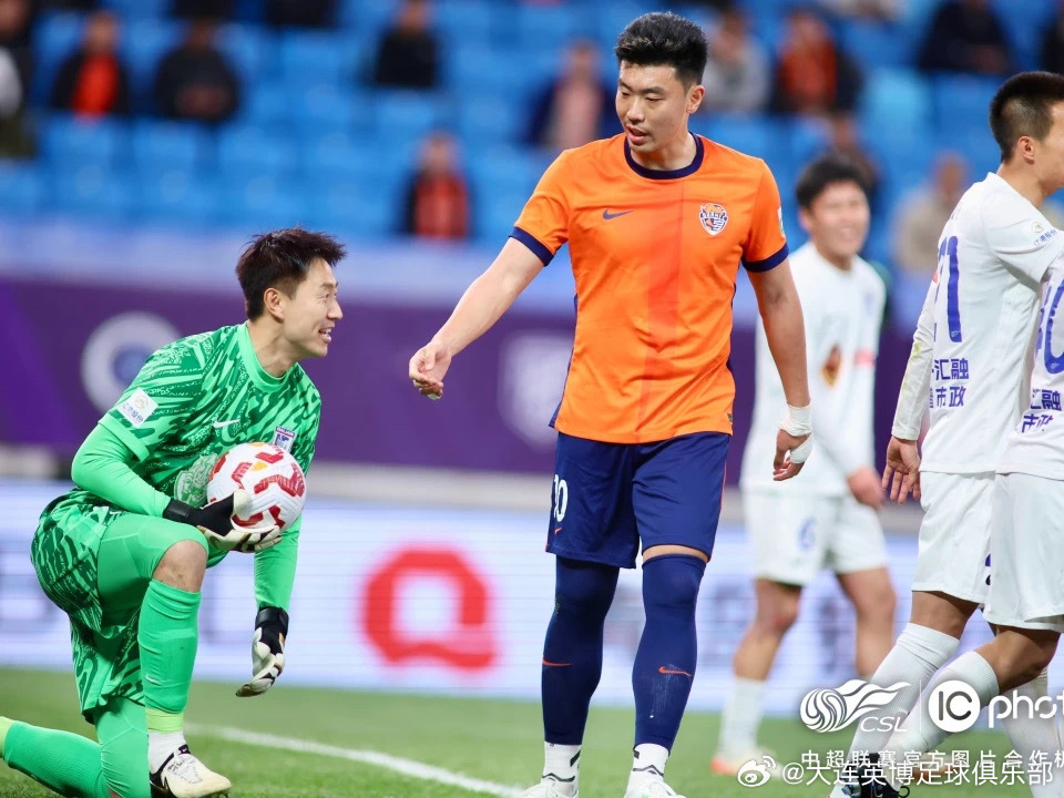 青岛队力克福建队，西亚卡姆扛起全队的简单介绍