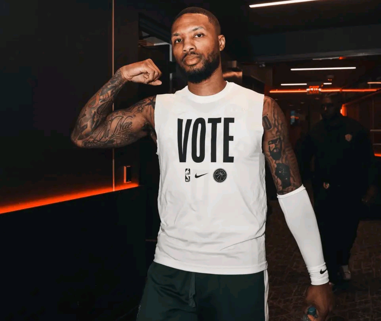 骑士横扫上海队,利拉德刷新纪录 骑士横扫上海队,利拉德刷新纪录