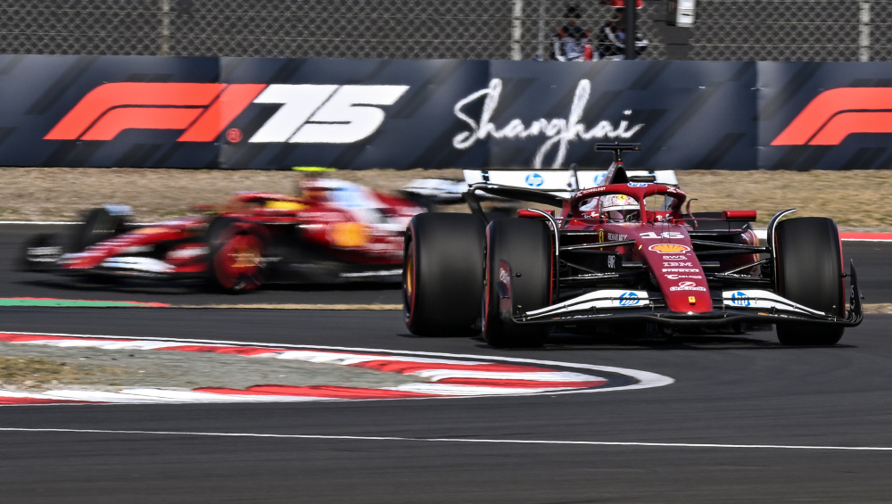 红牛二队险胜阿斯顿马丁，拉塞尔惊艳四座