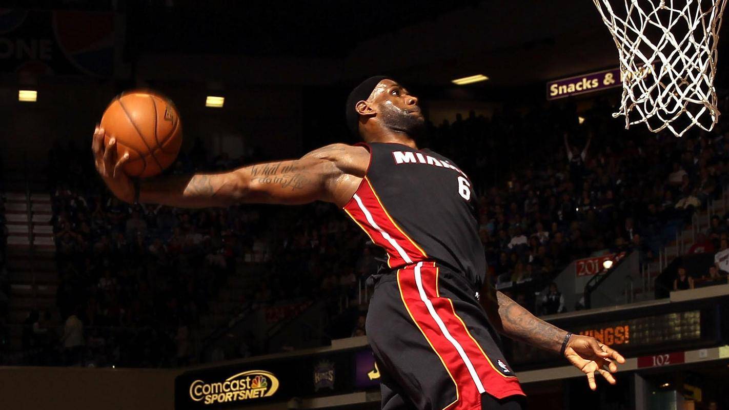 鹈鹕翻盘魔术，詹姆斯点燃赛场