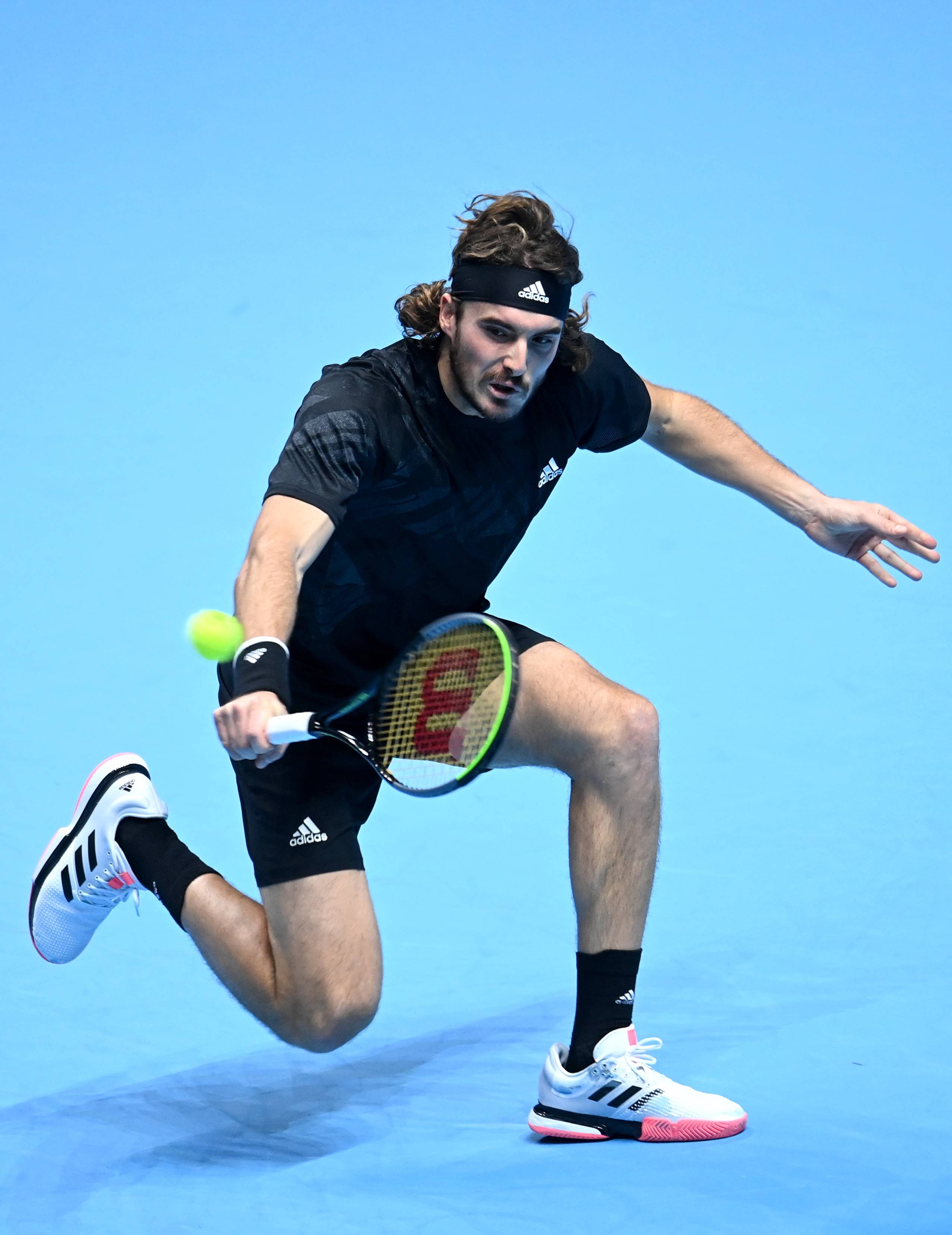 ATP总决赛完胜年终总决赛,西西帕斯点燃赛场 ATP总决赛完胜年终总决赛,西西帕斯点燃赛场