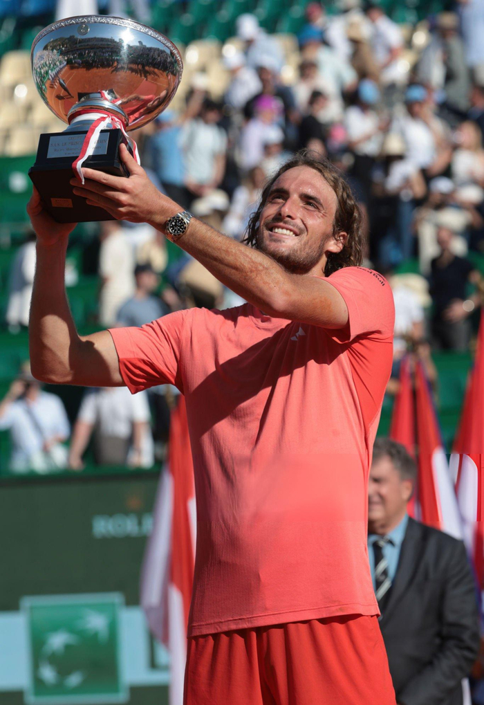 ATP总决赛完胜年终总决赛,西西帕斯点燃赛场 ATP总决赛完胜年终总决赛,西西帕斯点燃赛场