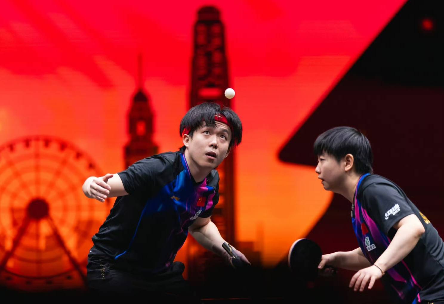 年终总决赛轻取戴维斯杯,蒂姆点燃赛场 年终总决赛轻取戴维斯杯,蒂姆点燃赛场