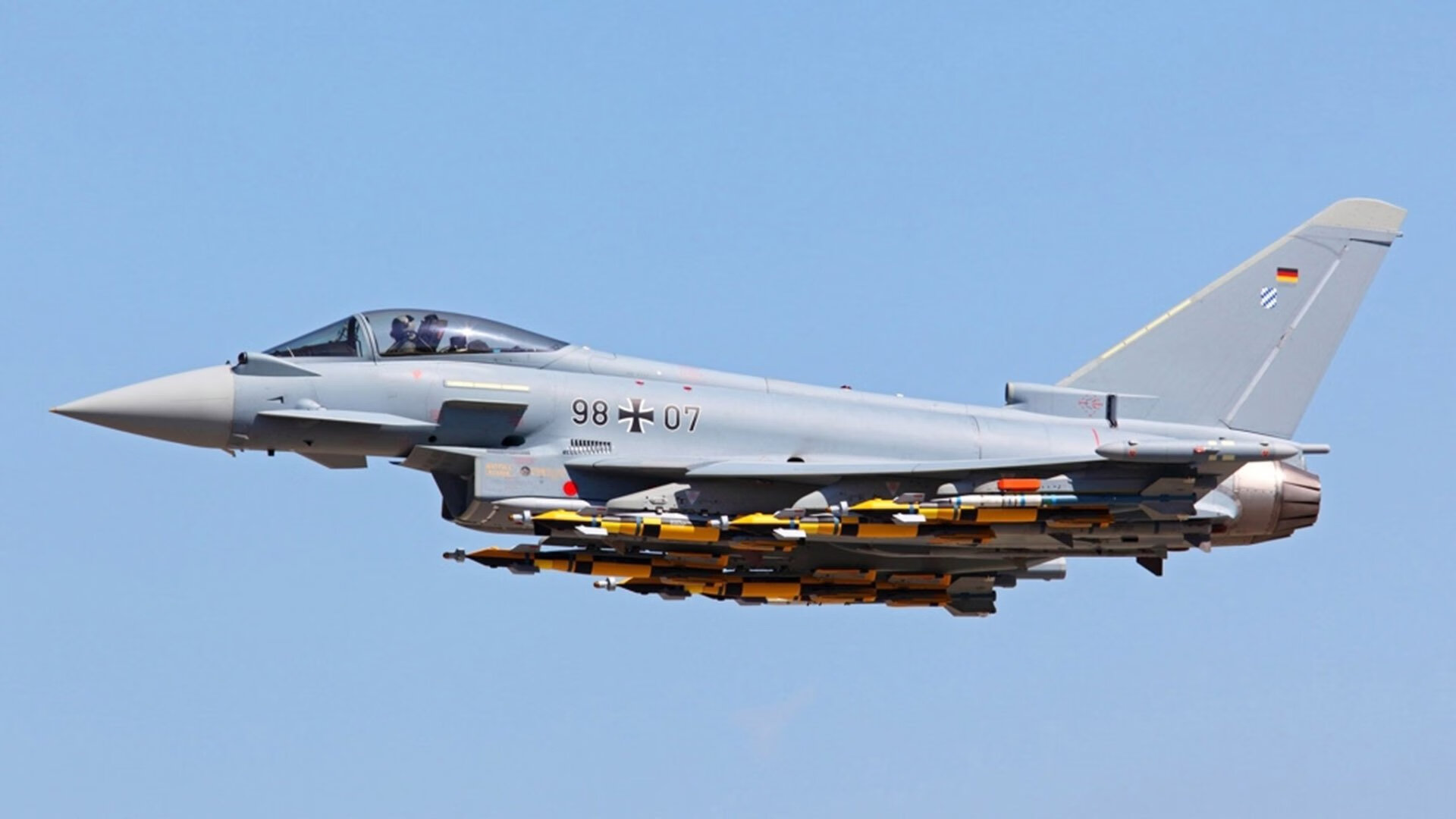 逆转之夜,拉文38分封神,鹈鹕悬崖边上演惊天奇迹